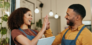 Empreendedores comemorando
